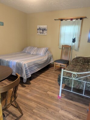 1 bedroom, WiFi (free), bed sheets - NEW!  Village of Hope - Cabin #5 (Ava)