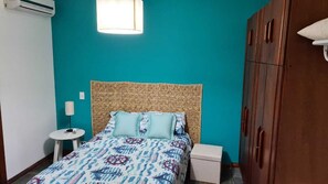 6 quartos, ferros/tábuas de passar roupa, Wi-Fi, roupa de cama