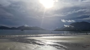 Na praia