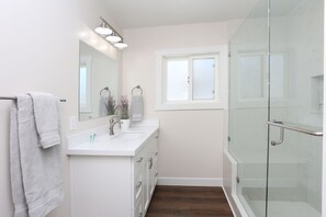 Dusche, Handtücher, Seife, Shampoo