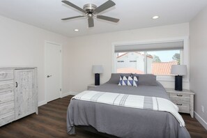 2 bedrooms, travel cot, WiFi, bed sheets