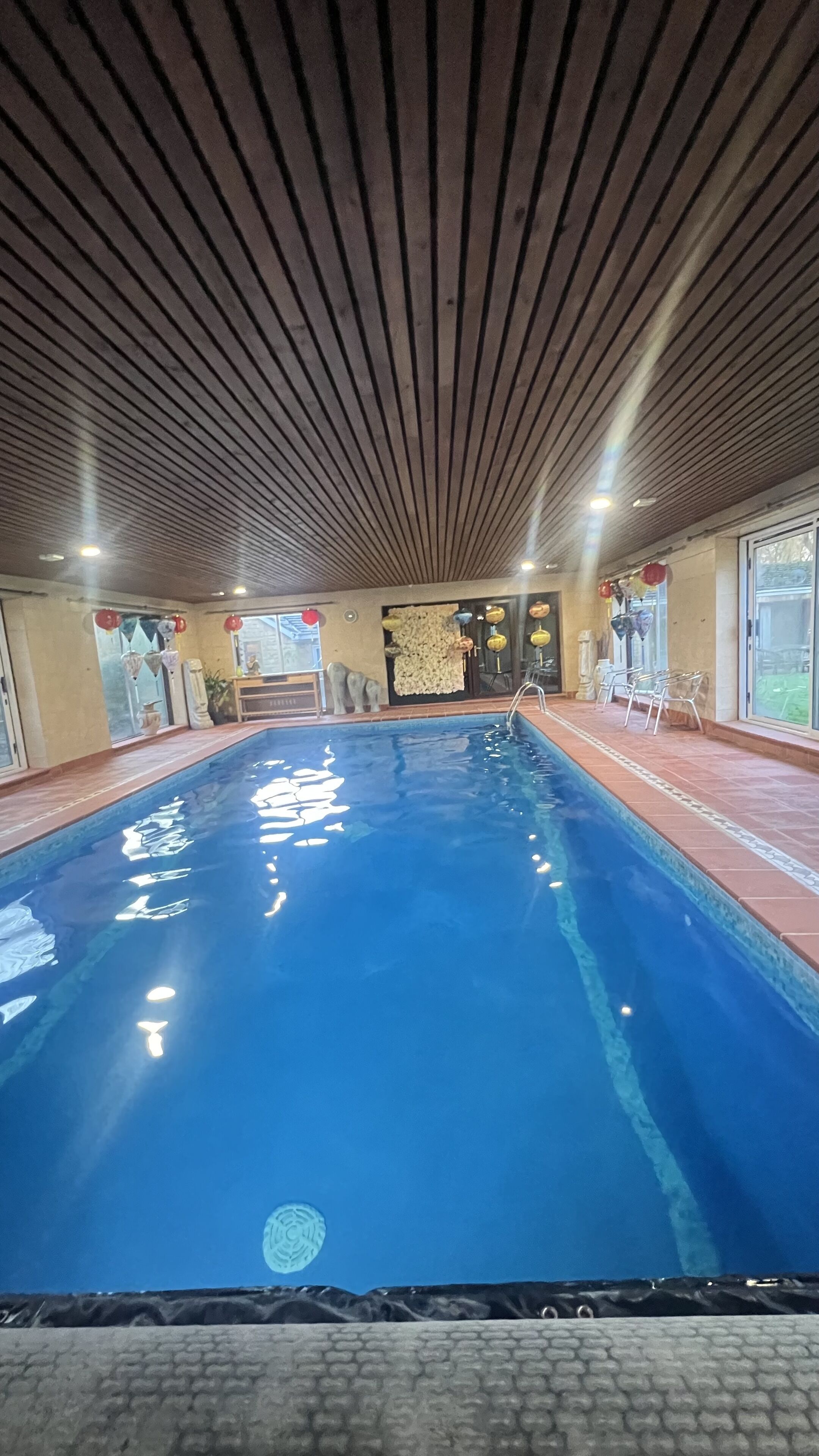 pool side coffee× 10匣 pool side coffee× 10匣 Premium Photo | A cup of coffee sits on a