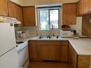 Fridge, microwave, oven, coffee/tea maker