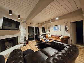 Smart TV, fireplace, DVD player