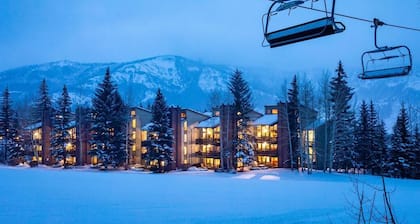 Interlude Ski-In Ski-Out~ Massage Chair, Hot Tub, <5 min walk to Snowmass Mall
