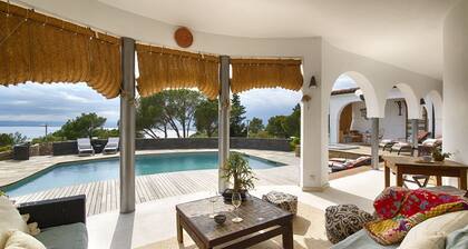 Luxury Villa with Stunning Views â Ultimate Wow Factor Guaranteed!