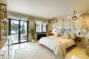 3 bedrooms, in-room safe, desk, iron/ironing board - Luxury Villa with Stunning Views – Ultimate Wow Factor Guaranteed! (Roses)