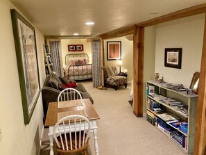 2 chambres, fer et planche à repasser, Wi-Fi, draps fournis