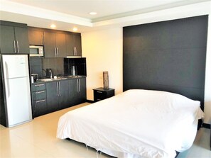 Bed sheets - Platinum Suites Studio Condo Jomtien - Sleeps 2 (Muang Pattaya)