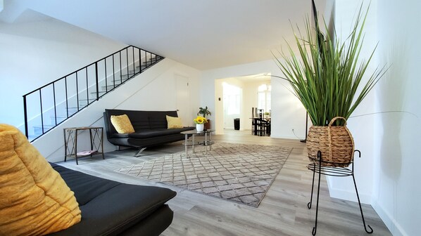 Smart TV, fireplace, music library