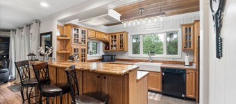 Refuge Ranch Lodge | Log Cabin | Lake | Privacy | Weddings