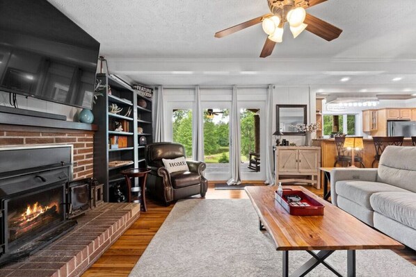 Smart TV, fireplace, DVD player, books