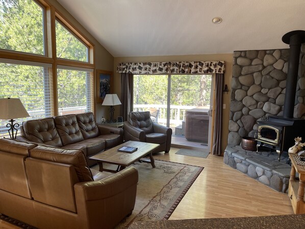 TV, video games, DVD player, table tennis - Private, SHARC, Hot Tub, AC, Close to Fort Rock/River/Bike Path, Dog-friendly (Sunriver)