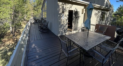 Private, SHARC, Hot Tub, AC, Close to Fort Rock/River/Bike Path, Dog-friendly