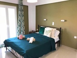 5 bedrooms, iron/ironing board, WiFi, bed sheets - Moderne Grosse Villa, mit Privatem XL Pool, Wifi, Strandnah , Parkplätze (Agios Ioannis Karousades, Kerkyra)