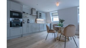 Leilighet | 3 soverom, skrivebord og kablet internett (inkludert)