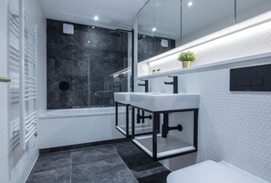 Appartamento | 3 camere, una scrivania, connessione Internet via cavo gratuita