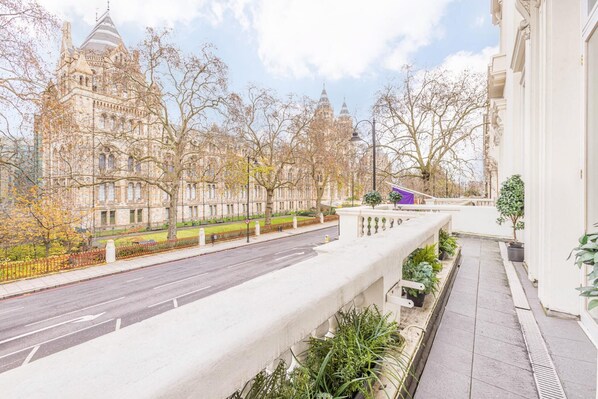 Exterior - Royal Kensington - Premium 2 bed (London)