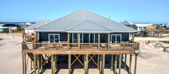 Massive, gorgeous 6 bedroom gulf front house. Pet Friendly! - High Tide