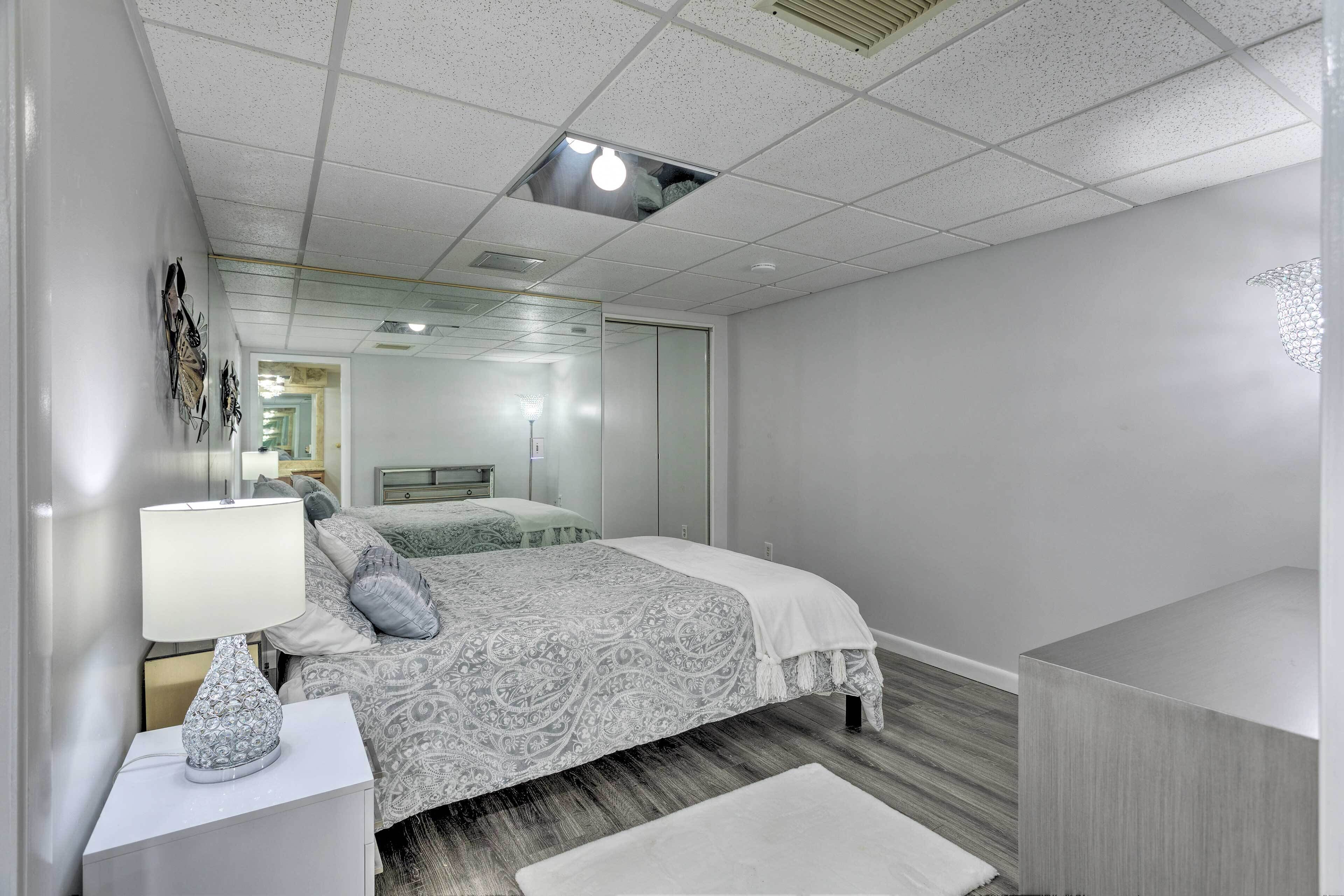 2 bedrooms, iron/ironing board, Internet, bed sheets