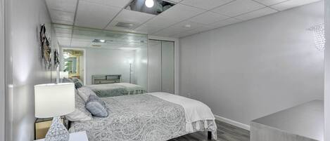 2 bedrooms, iron/ironing board, Internet, bed sheets