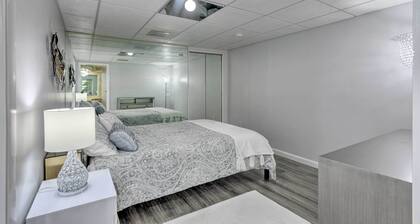 Walk to Pawtucket Country Club! Sleek Condo