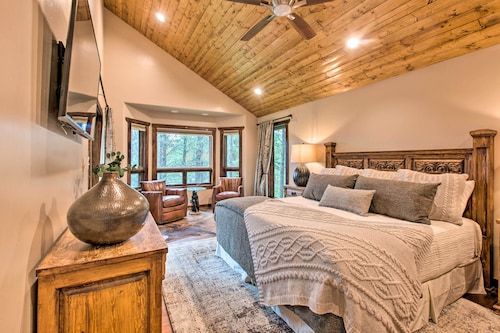 'Blue Spruce Cabin' w/ Hot Tub & Resort Amenities