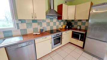 Refrigerador, microondas, horno y lavavajillas