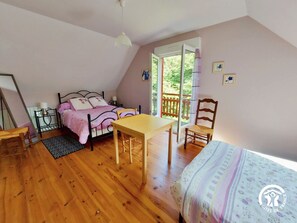 3 bedrooms, free WiFi, bed sheets - Family Getaway: Fishing, Nature, Pool - Accessible, 8 Guests (Saint-Thomas-de-Courceriers)