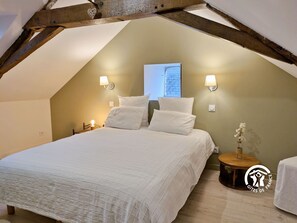 2 slaapkamers, een bureau, reisbedje, gratis wifi