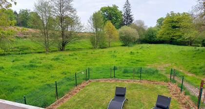 GĂźte charmant avec terrasse en bois, nature et ruisseau Ă La Pellerine, proche Mont Saint-Michel