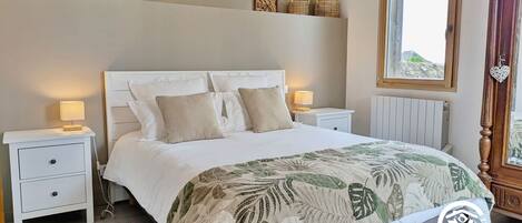 3 bedrooms, WiFi (free), bed sheets