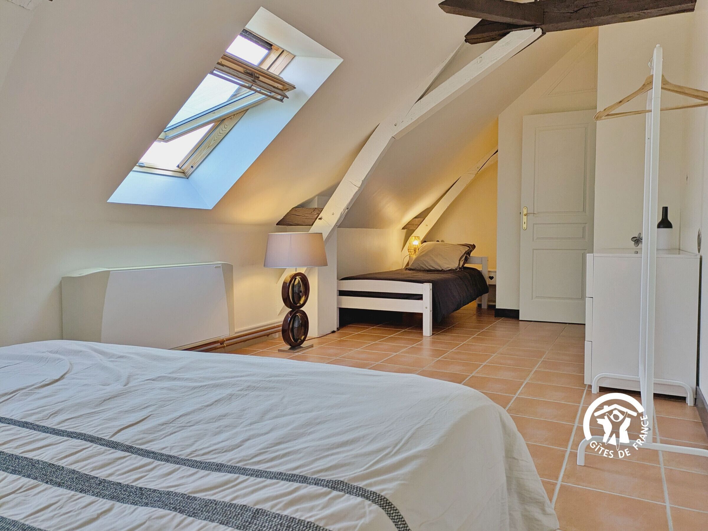 2 bedrooms, travel crib, free WiFi, bed sheets