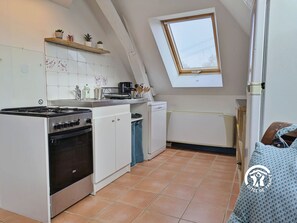Fridge, microwave, oven, dishwasher - Modern renovated cottage with large garden and wifi, ideal for families or professionals (Saint-Jean-sur-Mayenne)