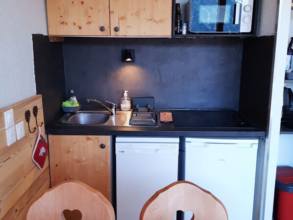 Køleskab, mikrobølgeovn, ovn, opvaskemaskine