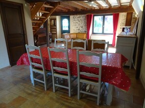 Dining - Charming Riverside Cottage with Bike Path, Nearby Eateries, and Horse Facilities (La Roche-Neuville)