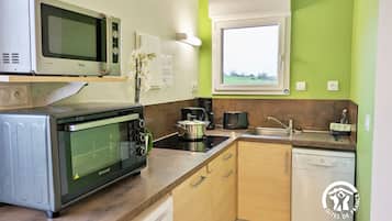 Fridge, microwave, dishwasher