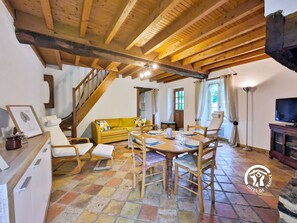 Televisie en een open haard