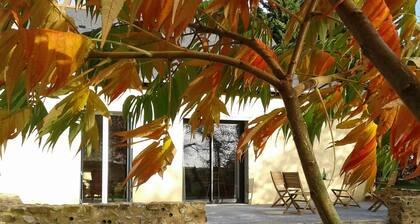 Grande maison en campagne avec jardin et étang, proche commerces et sites touristiques