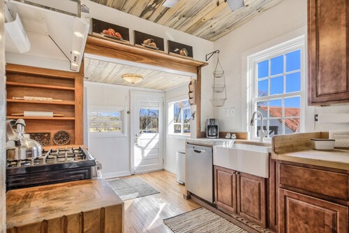 Farm House in the Canyon Lands of Colorado, 2 BR, WiFi, Cable TV, Pets with Fee