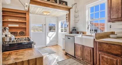 Farm House in the Canyon Lands of Colorado, 2 BR, WiFi, Cable TV, Pets with Fee