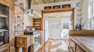 Fridge, microwave, dishwasher, coffee/tea maker