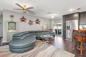 Unclassified image, 3 of 43, button