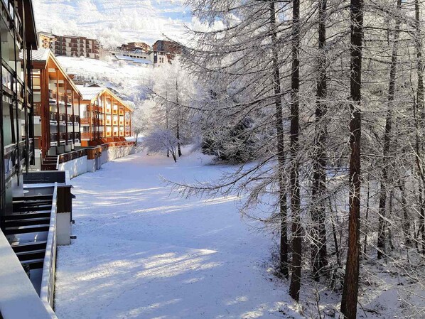 Property grounds - Quiet studio in Deux Alpes, ski access, pets allowed (Les Deux Alpes)