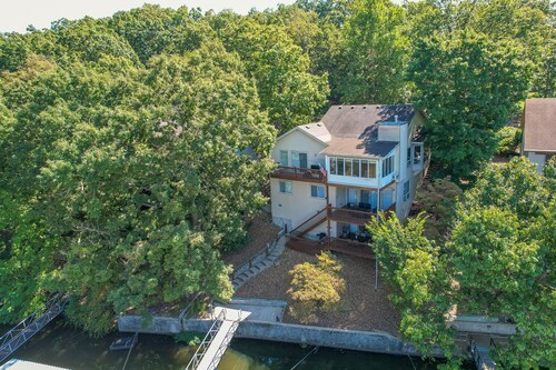 Seagull 2 - 4 Bdrm waterfront house with private dock