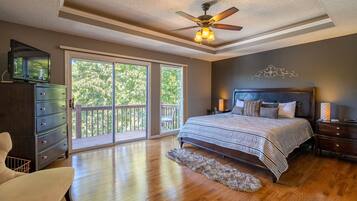 4 bedrooms, iron/ironing board, free WiFi, bed sheets