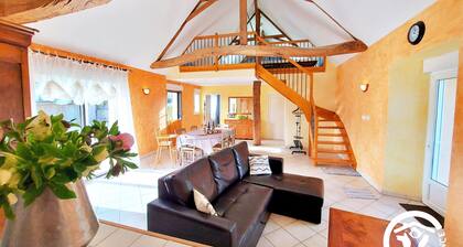 Cozy, Bright Cottage with Southern Terrace, Near Attractions and Shops