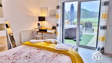 3 chambres, bureau, Wi-Fi gratuit, draps fournis