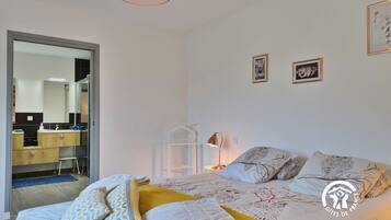 3 bedrooms, desk, free WiFi, bed sheets