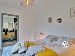 3 chambres, bureau, Wi-Fi gratuit, draps fournis